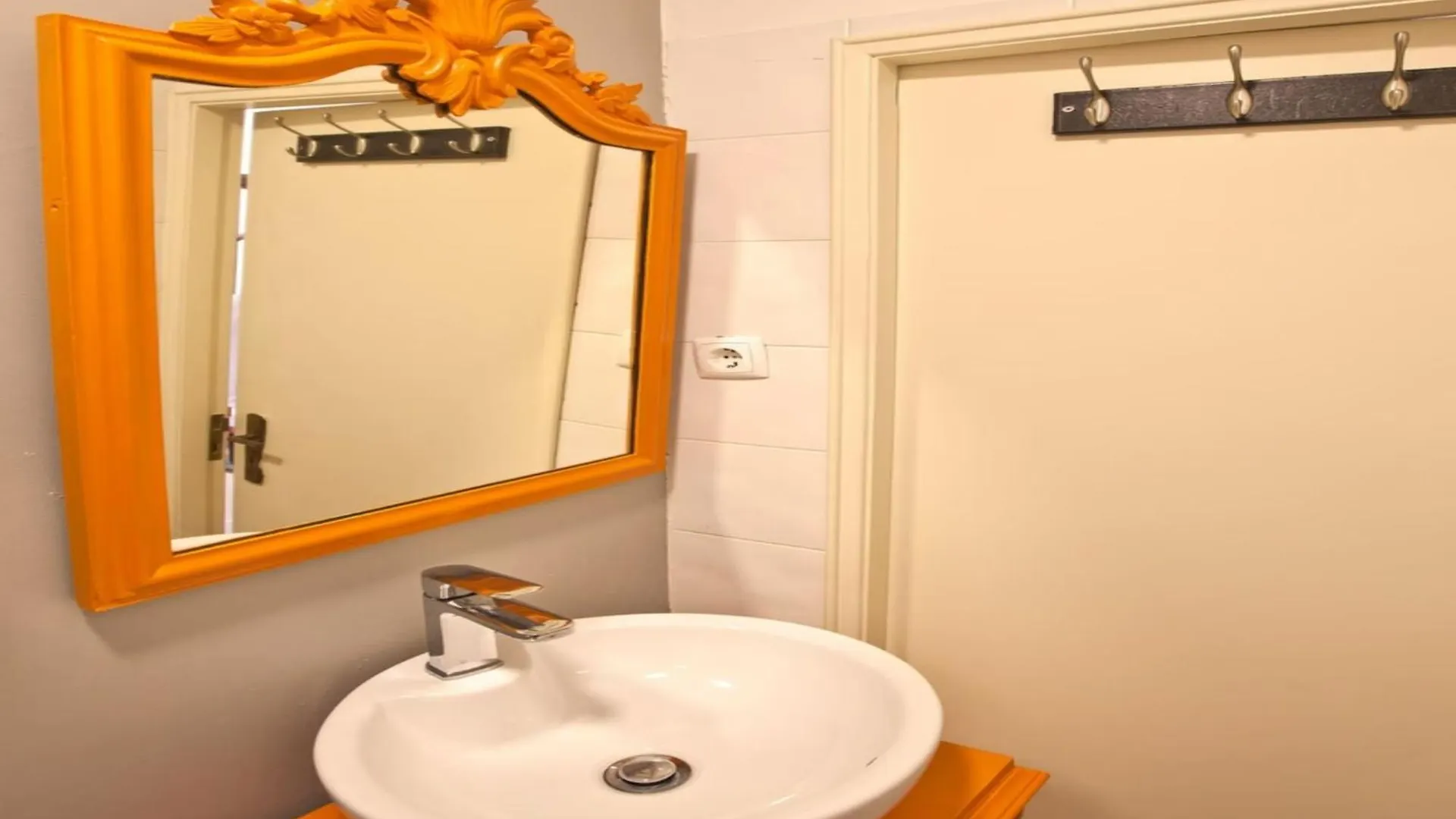 1 Bedroom Apartment Located Heart Of Lisbon City
